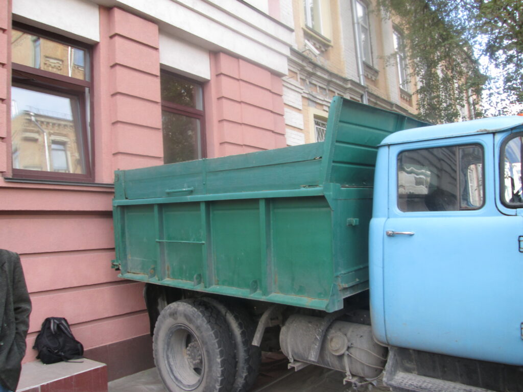 Вывоз старой мебели. Вывоз ненужной мебели Киев.